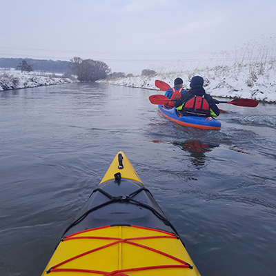 Schneepaddeln auf der Leine