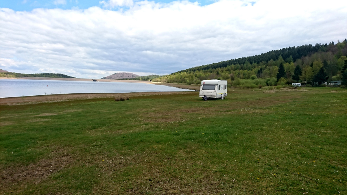 Campen in Ufernähe am Innerstestausee