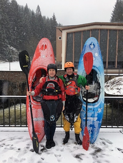 Wildwasserkajak fahren an der Oker - auch im Winter ein Vergnügen